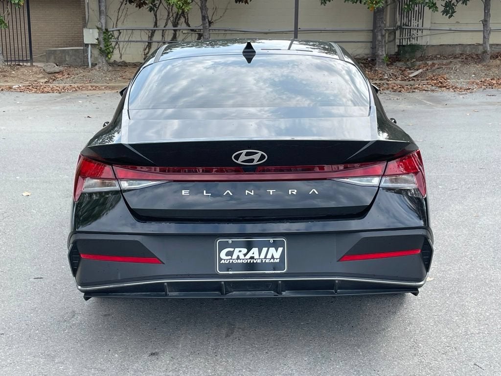 2025 Hyundai Elantra SE