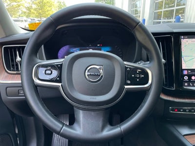 2023 Volvo XC60 Plus Dark Theme