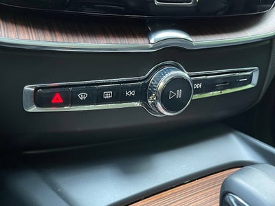 2023 Volvo XC60 Plus Dark Theme