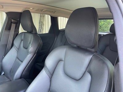 2023 Volvo XC60 Plus Dark Theme