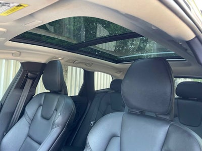 2023 Volvo XC60 Plus Dark Theme