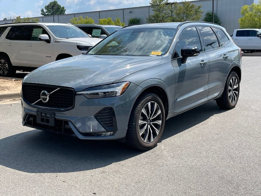 2023 Volvo XC60 Plus Dark Theme