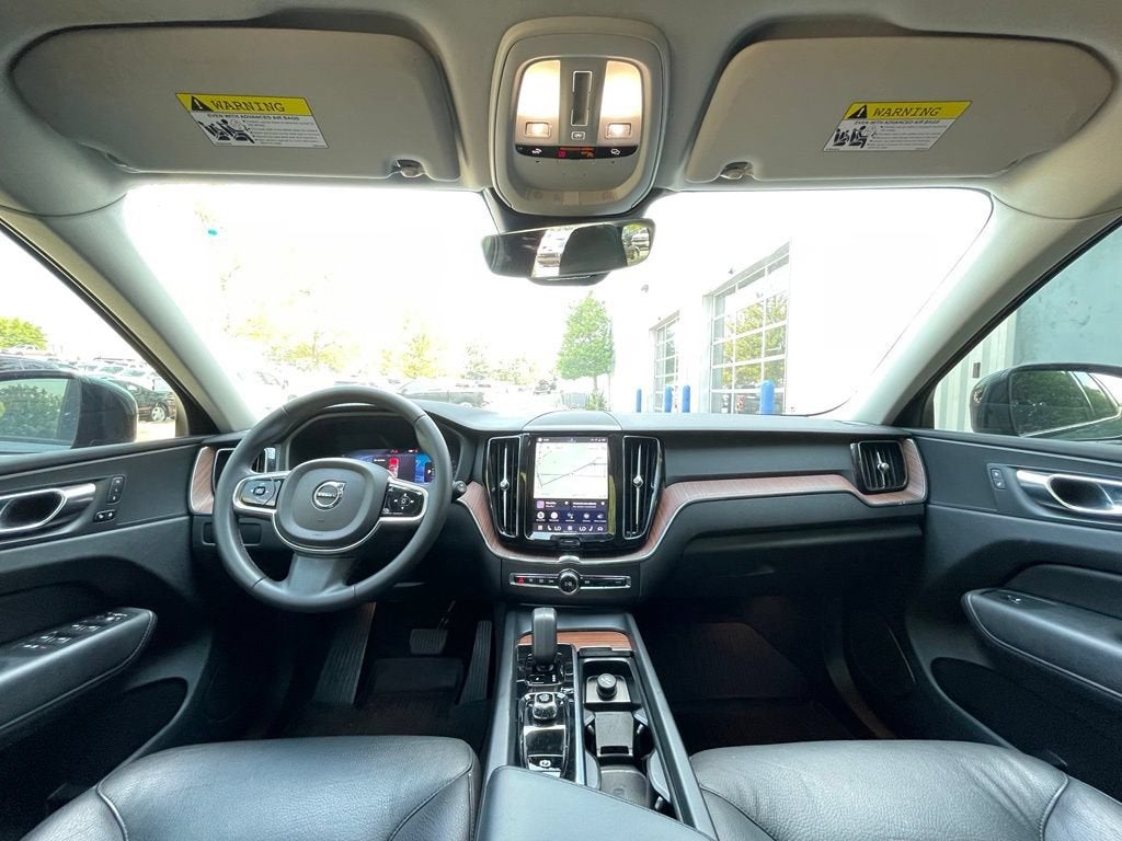 2023 Volvo XC60 Plus Dark Theme