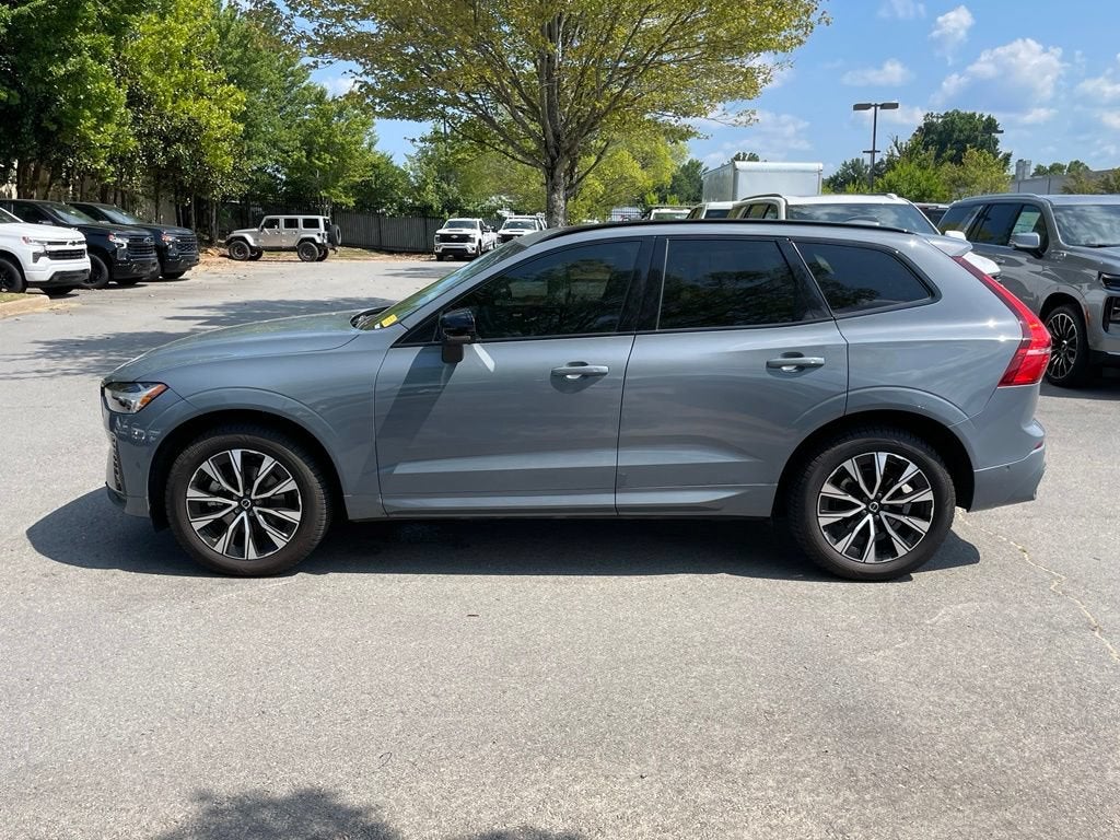 2023 Volvo XC60 Plus Dark Theme