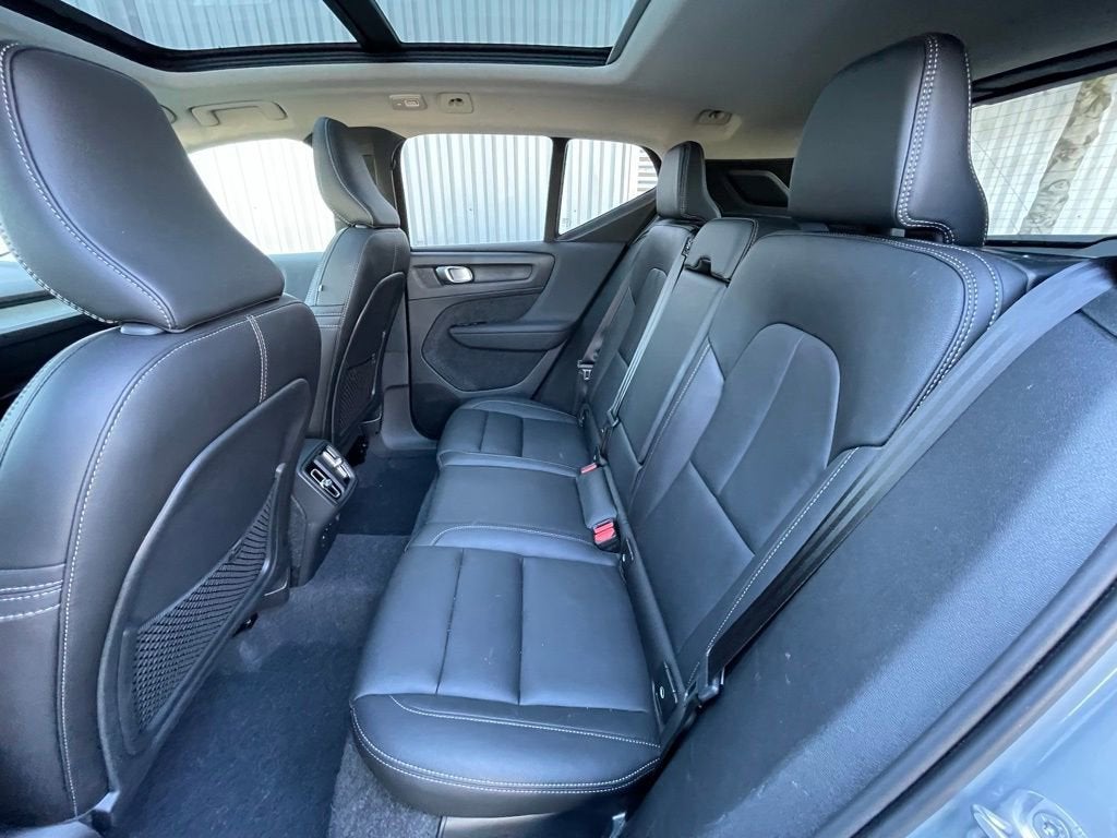 2025 Volvo XC40 Core Bright Theme