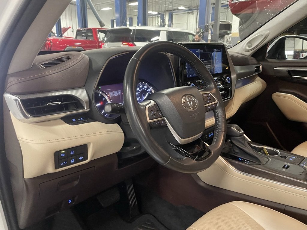 2022 Toyota Highlander Platinum