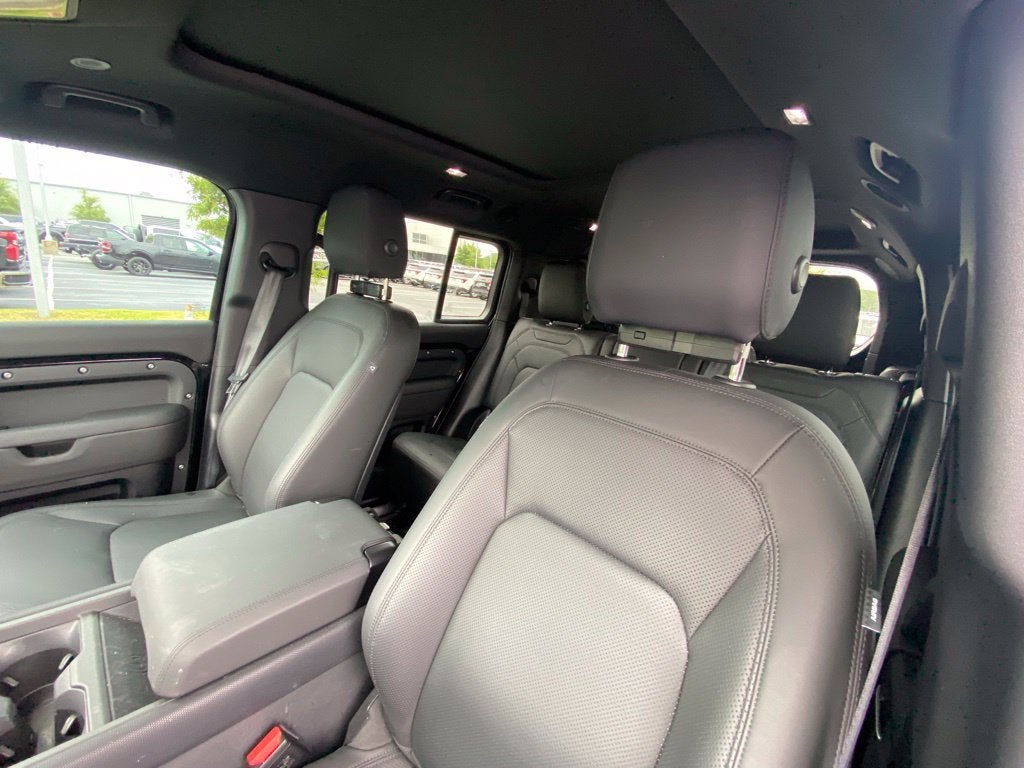 2025 Land Rover Defender Outbound