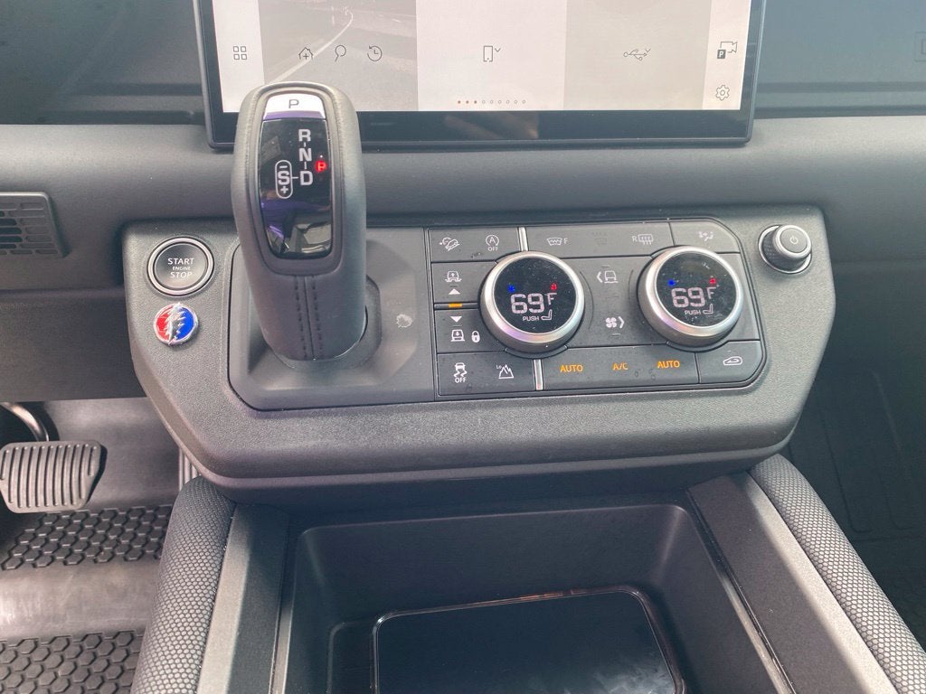 2025 Land Rover Defender Outbound