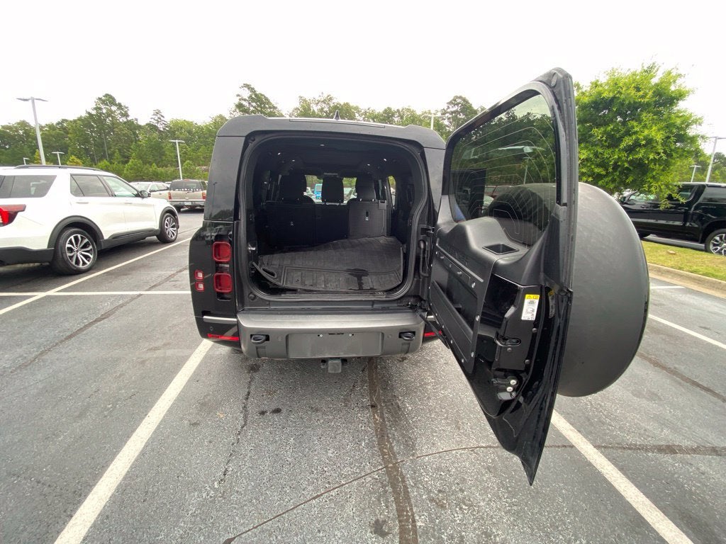 2025 Land Rover Defender Outbound